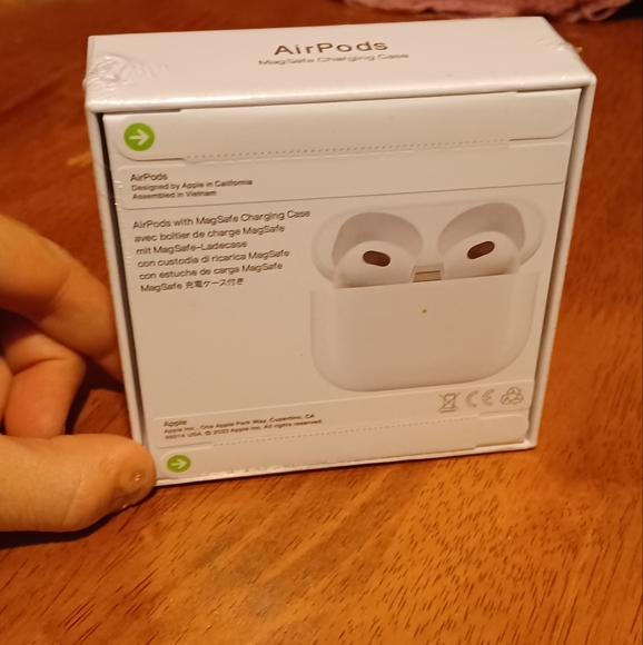 Apple airpods 3rd generation. Sealed brand new - Picture 2 of 5